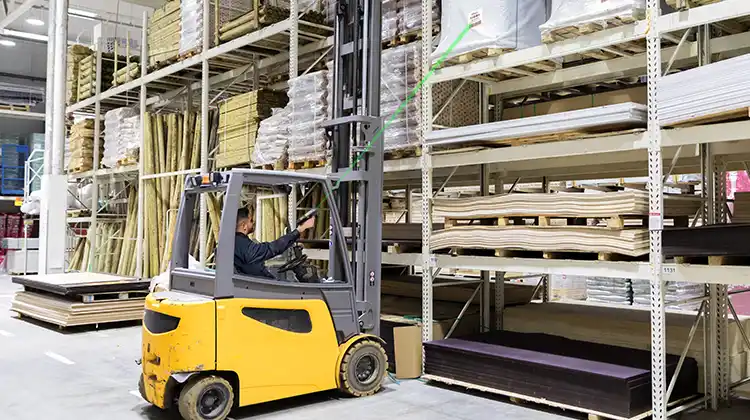 Ending Forklift Dismount Scanning: AUTOID Q7 Enables 30-Meter Long-Range Operations